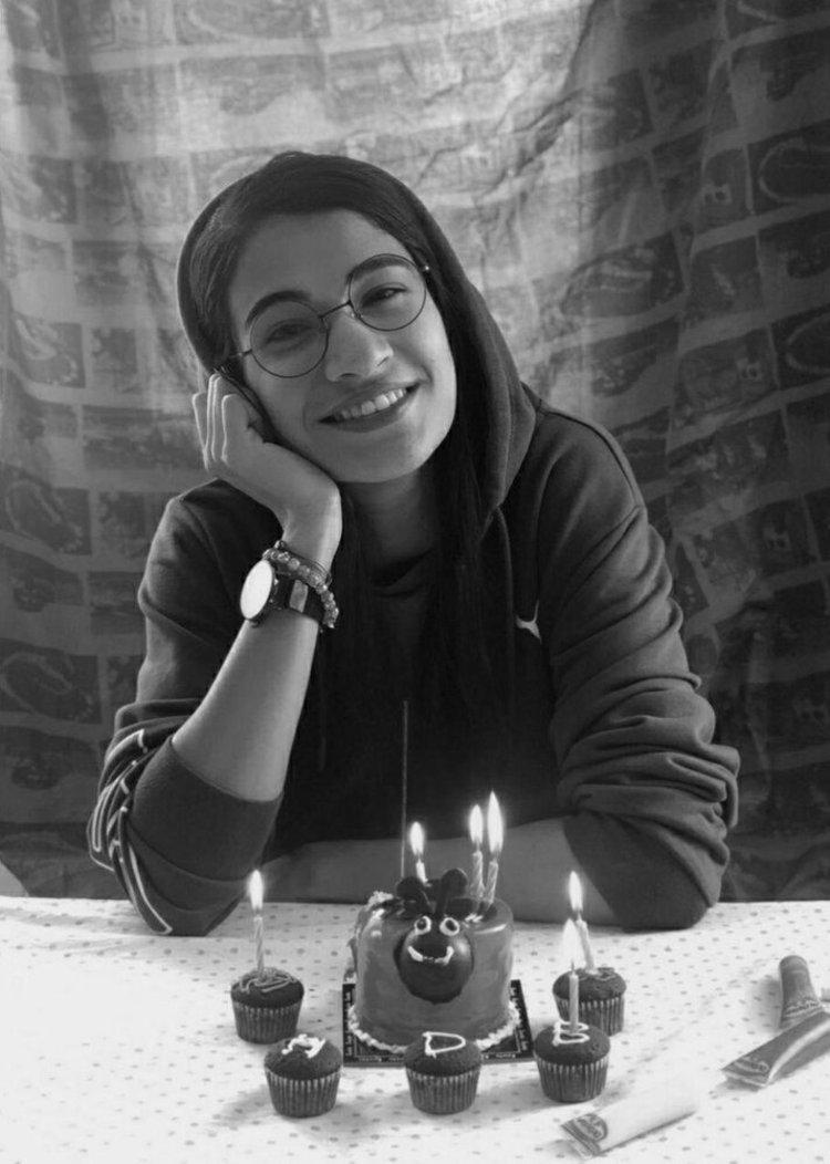 (عکس) جشن تولد فوتبالیست زن معروف ایرانی در قرنطینه