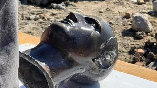 مجسمه هایی 2300 ساله در یک گرمابه کشف شد